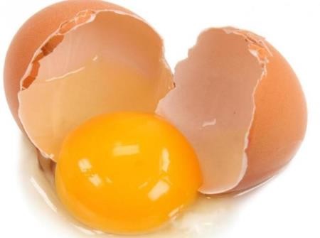 Ăn trứng gà sống có tác dụng gì? Có nên ăn trứng sống không?